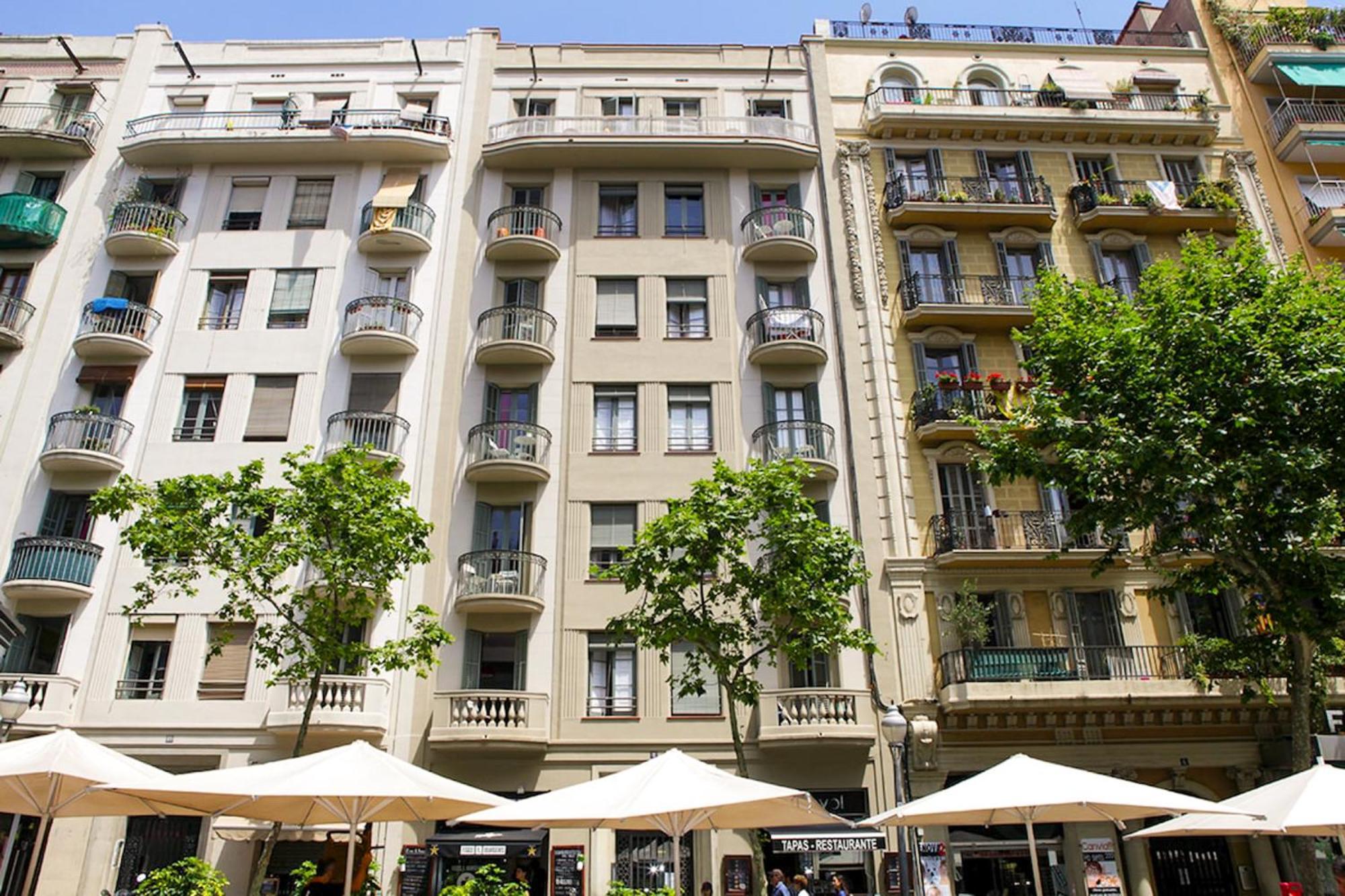 バルセロナガウディ サグラダ ファミリアアパートメント エクステリア 写真